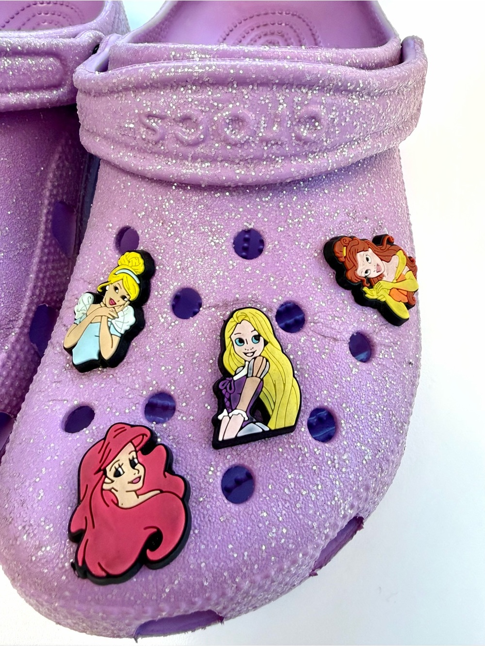 DISNEY CROCS Glitter Lilac Clog - With PRINCESS Charms - Women’s Size 7 - Picture 3 of 6